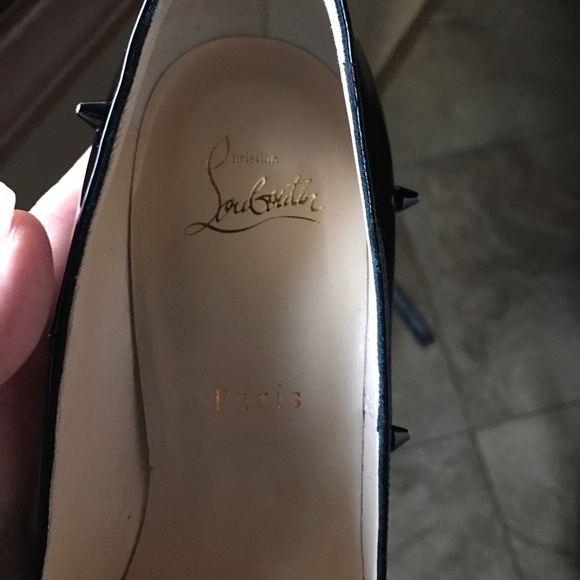 Christian Louboutin - Picture 5 of 8