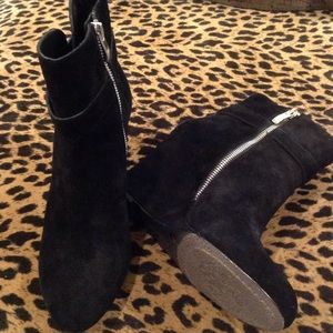 Vince Camuto booties size 8