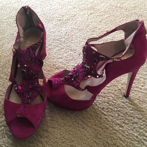VINCE CAMUTO FUSCIA HEELS
