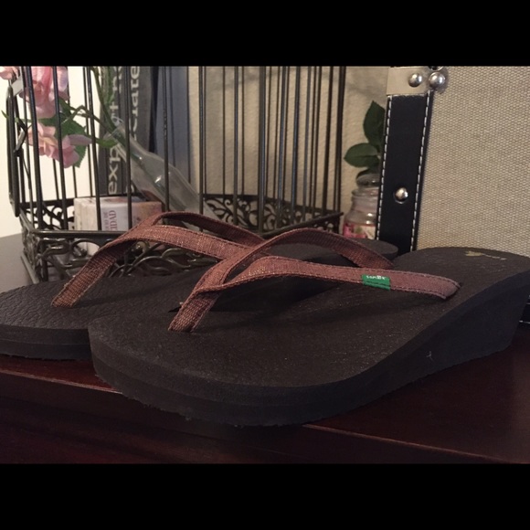 Sanuk brown sandals/wedges