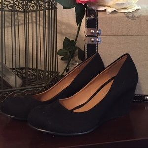 Chinese laundry suede wedges
