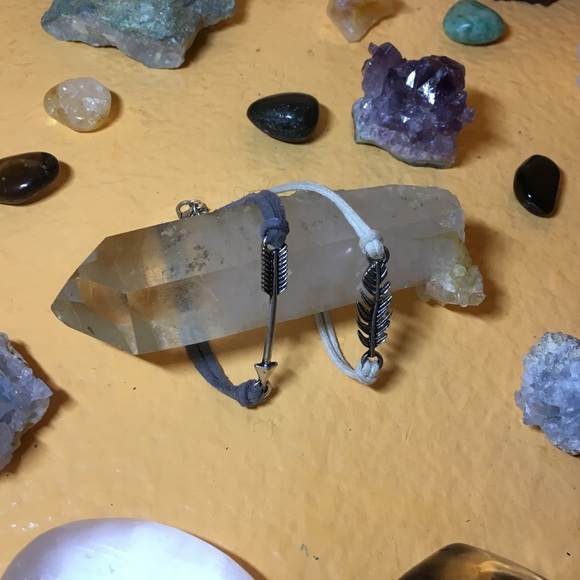Boho arrow and feather bracelets - Picture 1 of 2