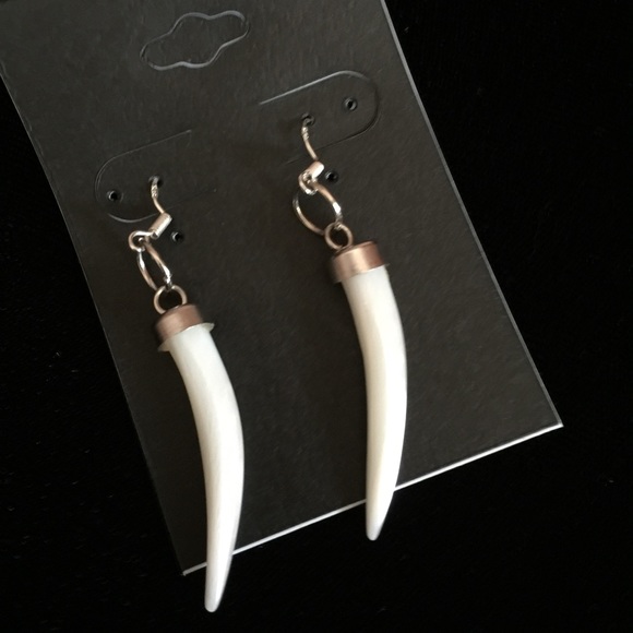 Ivory-like fashion earrings