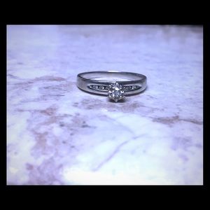 1/10 ct tw round cut Diamond engagement ring