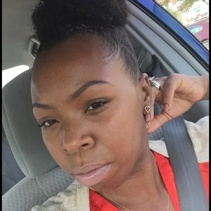 Meet your Posher, Monique