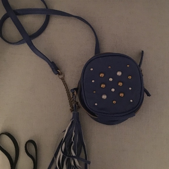 Double compartment blue stud