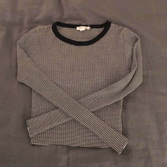 Tight long sleeve crop