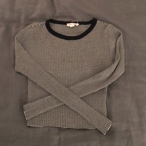 Tight long sleeve crop