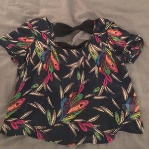 Loose feathers top
