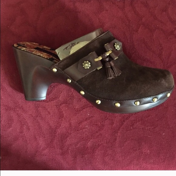 Bare Trap Clogs - Picture 1 of 1