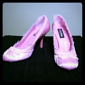 *Brands New* Baby pink satin pleated pump