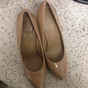 BCBG generation tan pumps