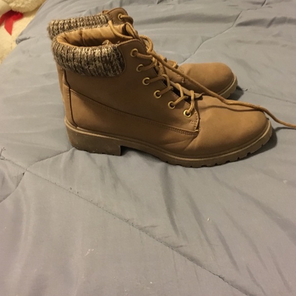 Fall boots - Picture 1 of 2