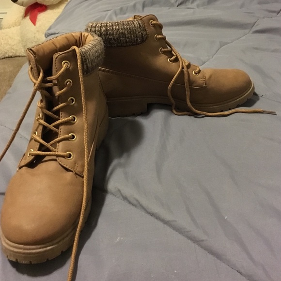 Fall boots - Picture 2 of 2