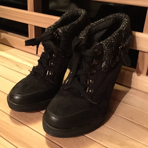 ON HOLD - Picture 4 of 4