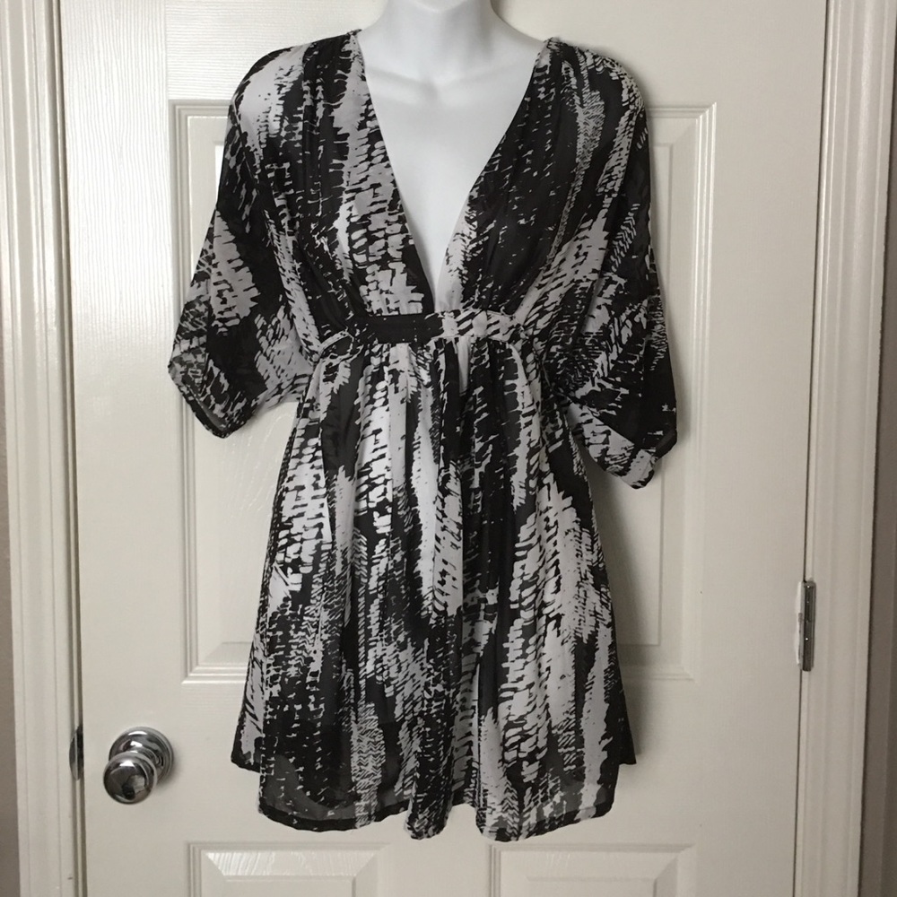 DIVIDED by H&M Black and White Top