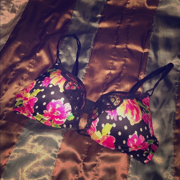Never Worn Victoria's Secret Bombshell Bra