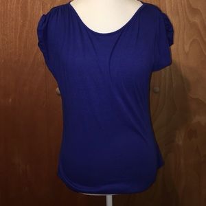 Pretty, blue shirt sleeve shirt