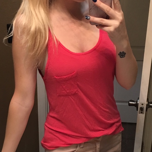 Bundle of tank tops - Picture 2 of 4