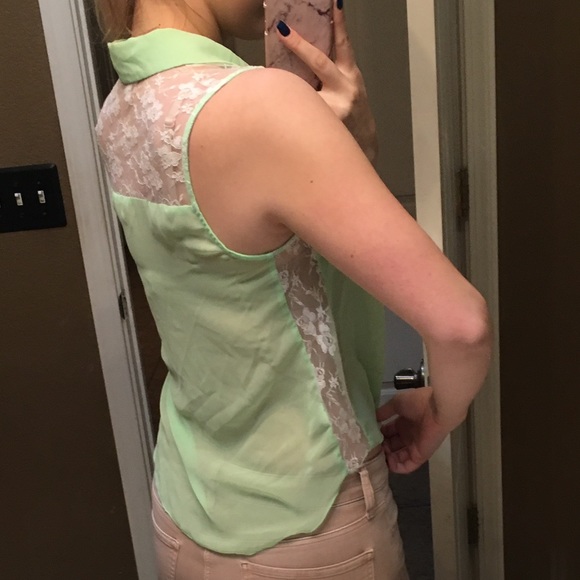 Bundle of tank tops - Picture 3 of 4