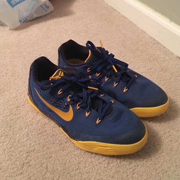 Boys Kobe 8 size 7