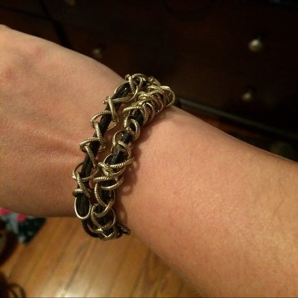 Jewelry - Beautiful Leather Bracelet w/ Gold Ring Accents