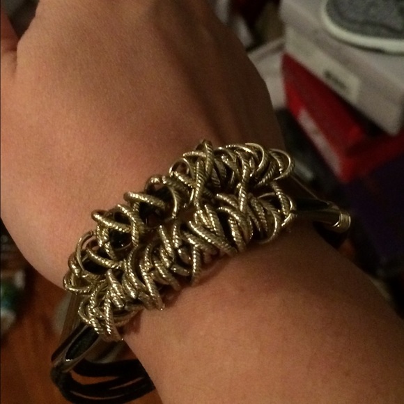 Beautiful Leather Bracelet w/ Gold Ring Accents - Picture 4 of 4