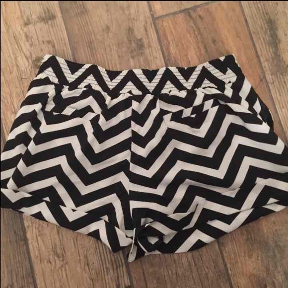 Boutique chevron shorts