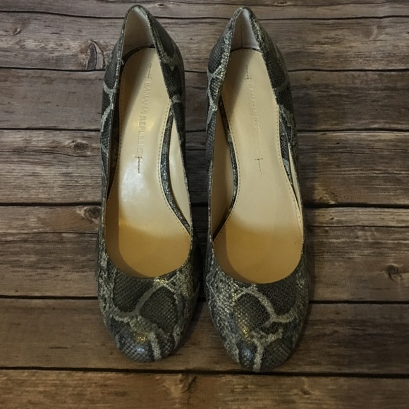 Banana Republic Shoes - Banana republic