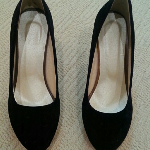 SOLD Glamorous Black Pumps - Picture 2 of 7