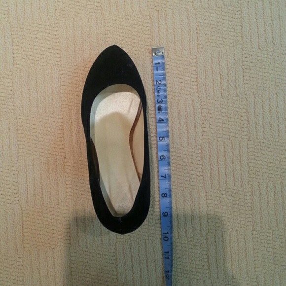 SOLD Glamorous Black Pumps - Picture 5 of 7
