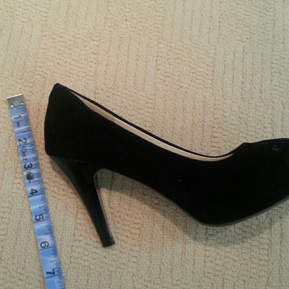 SOLD Glamorous Black Pumps - Picture 6 of 7