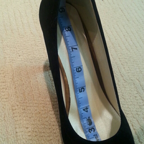 SOLD Glamorous Black Pumps - Picture 7 of 7