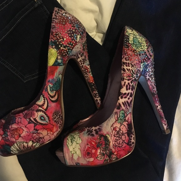 Heels - Picture 2 of 4