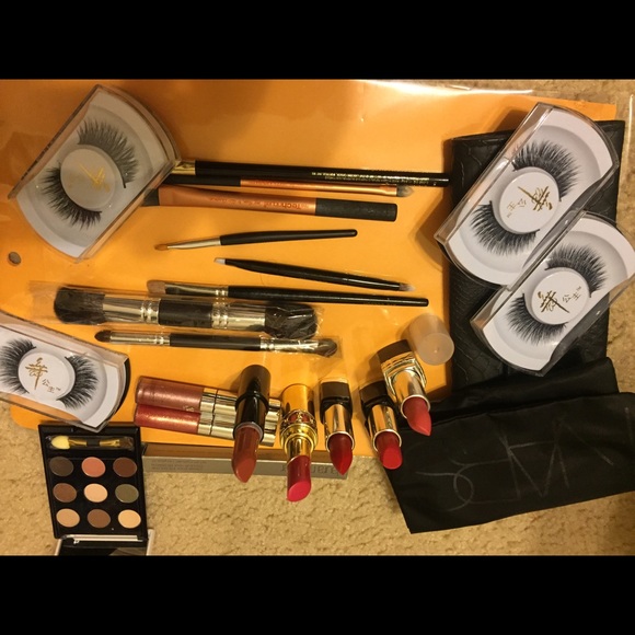 Makeup bundle - Picture 1 of 4