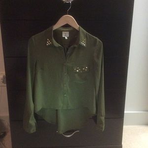 Olive green blouse w/ gold studs on collar&pocket