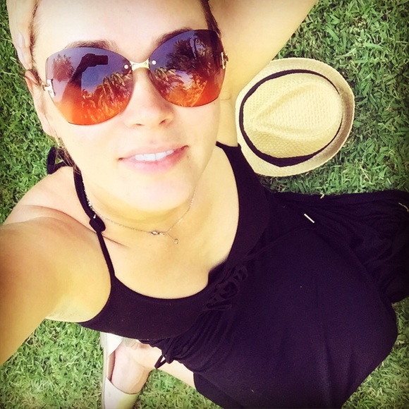 Meet your Posher, Natalia - Picture 2 of 4