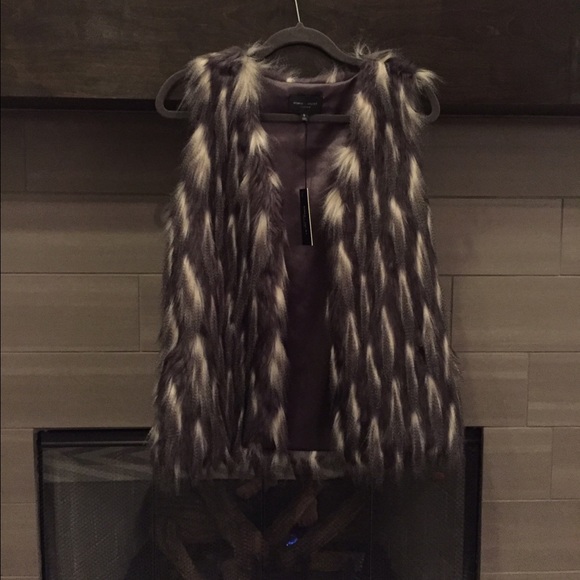 Romeo & Juliet Couture Faux Fur Vest - Picture 2 of 4