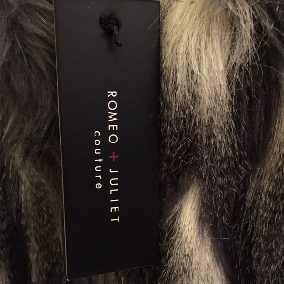 Romeo & Juliet Couture Faux Fur Vest - Picture 4 of 4