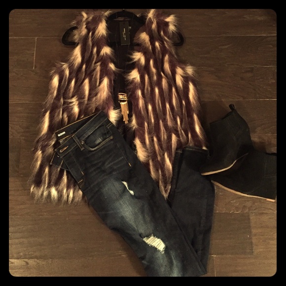 Romeo & Juliet Couture Jackets & Blazers - Romeo & Juliet Couture Faux Fur Vest