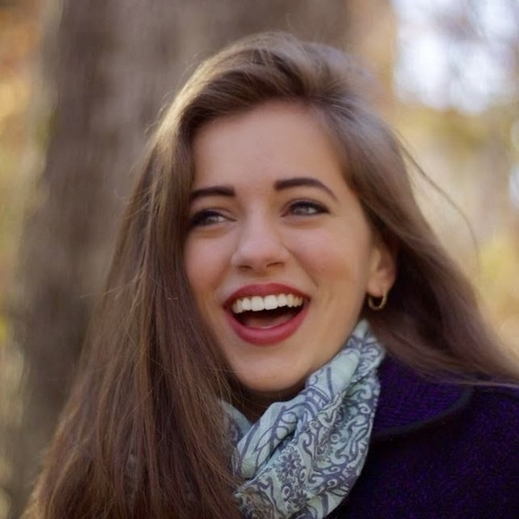 Meet your Posher, Claire - Picture 1 of 1