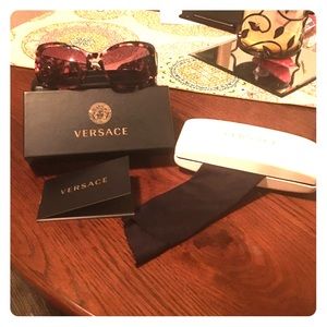 Versace sunnies 👌🏼👌🏼