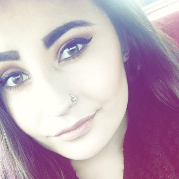 Meet your Posher, Vickie - Picture 1 of 1