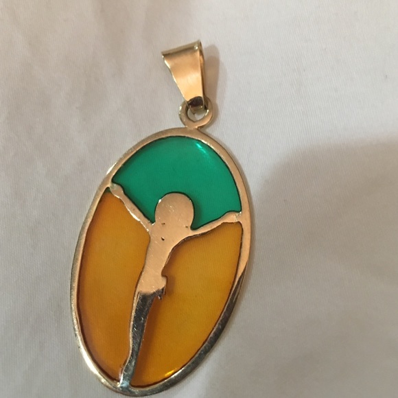Gorgeous 14k gold stained glass pendent of Jesus - Picture 2 of 6