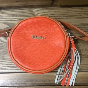 Round hand bag