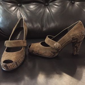 AEROSOLES suede pump