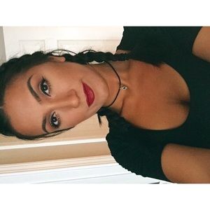 Meet your Posher, Azra