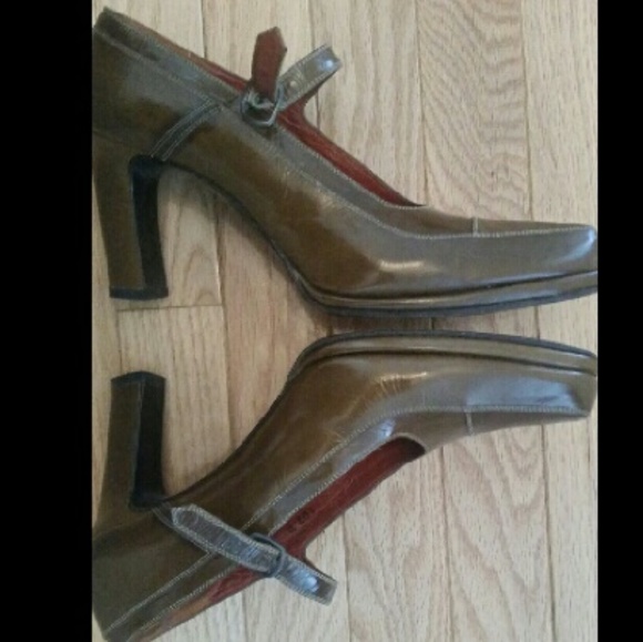 Authentic 90s Mary Jane YSL Pumps - Picture 3 of 4