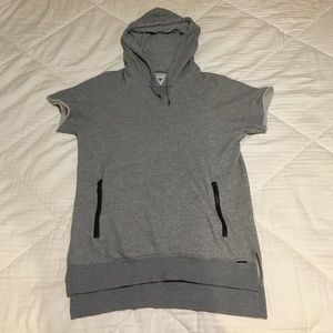 ON THE BYAS, SHORT SLEEVE HOODIE SWEATSHIRT