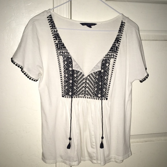 American eagle outfitters white and navy shirt